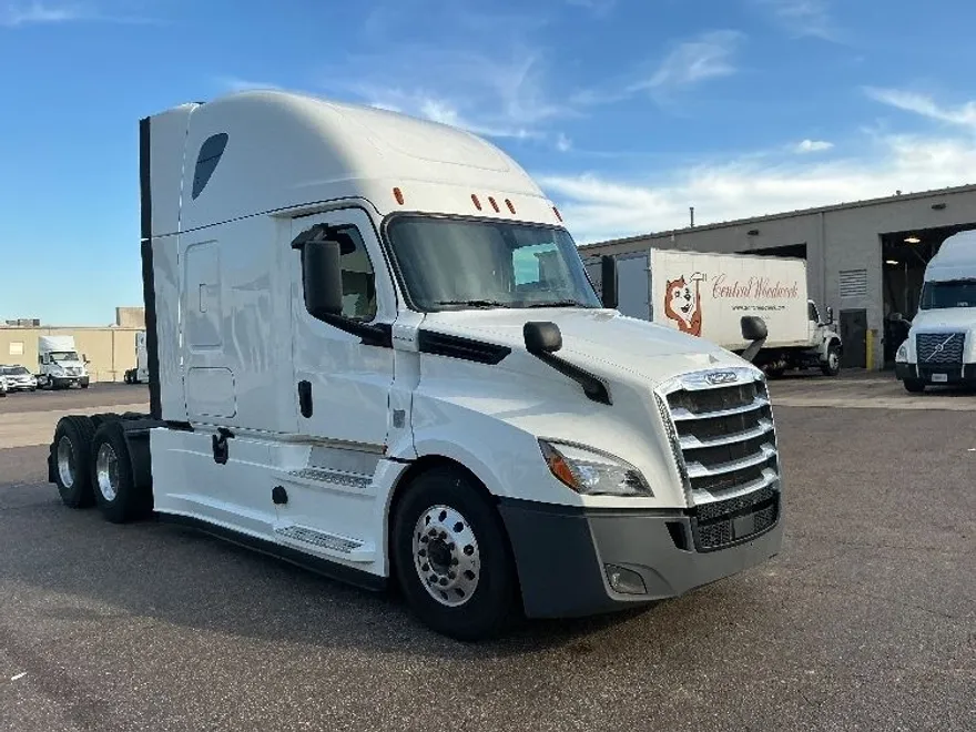 2020 Freightliner Cascadia 126" Sleeper Cab photo 1