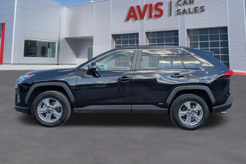 2025 Toyota RAV4 Hybrid XLE photo 1