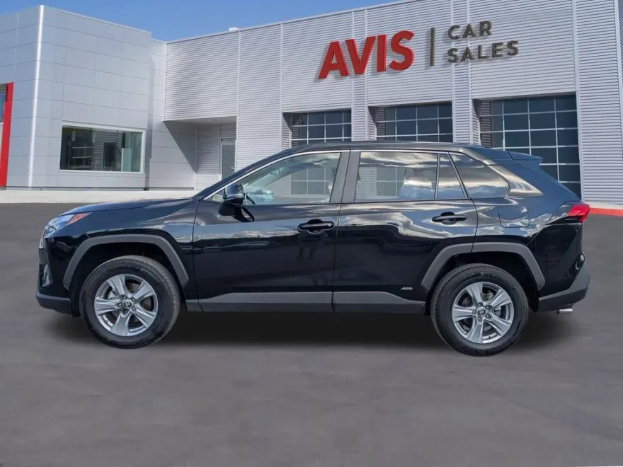 2025 Toyota RAV4 Hybrid XLE photo 1