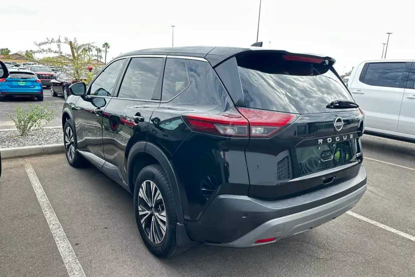 2023 Nissan Rogue SV photo 1