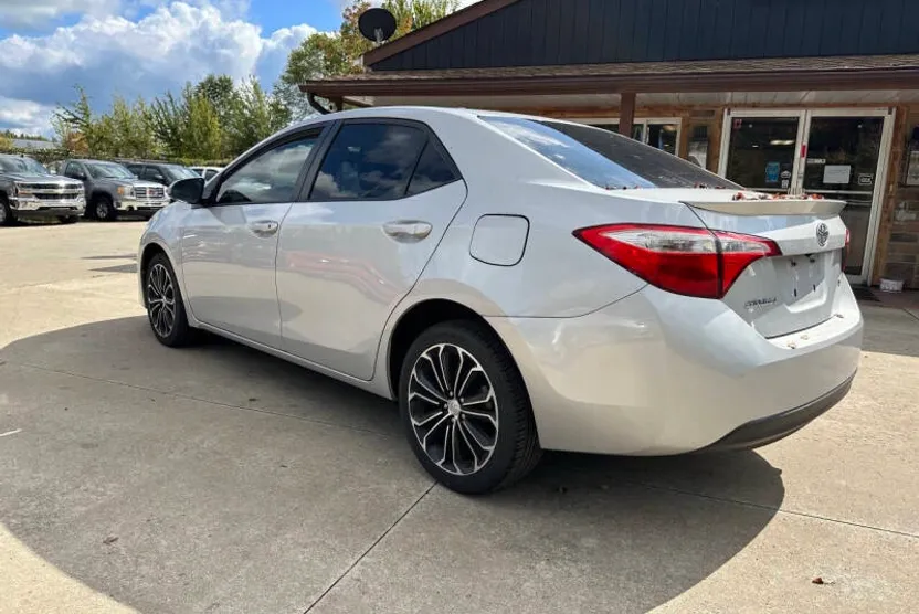 2016 Toyota Corolla S photo 1