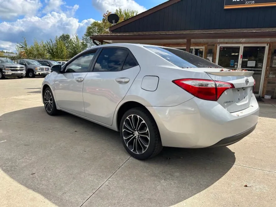 2016 Toyota Corolla S photo 1