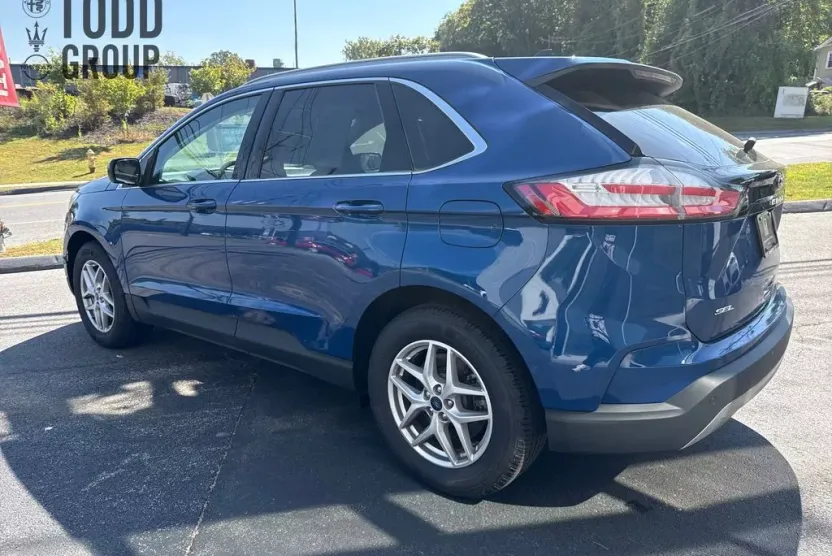 2022 Ford Edge SEL photo 1