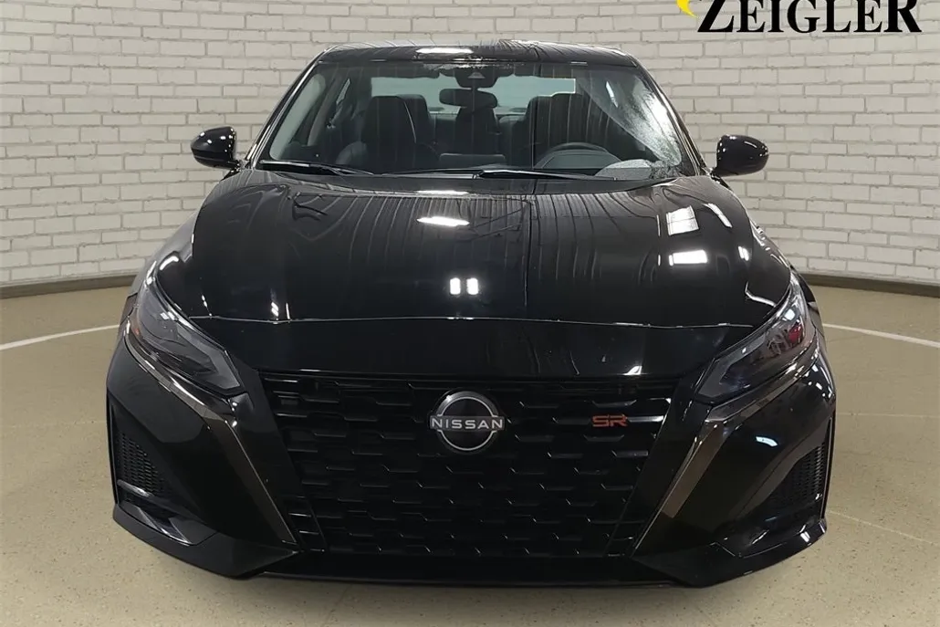 2025 Nissan Altima 2.5 SR photo 1
