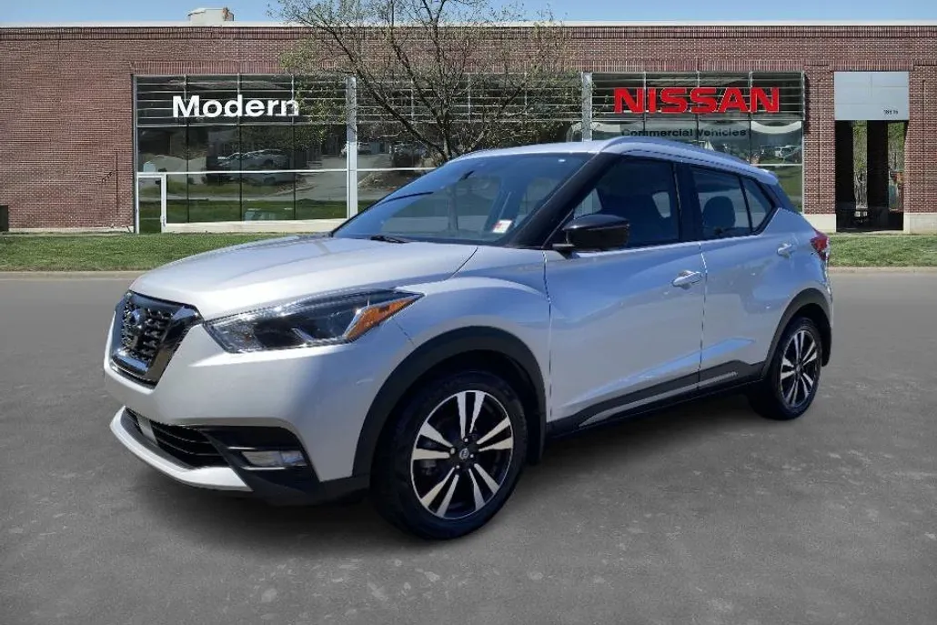 2020 Nissan Kicks SR photo 1