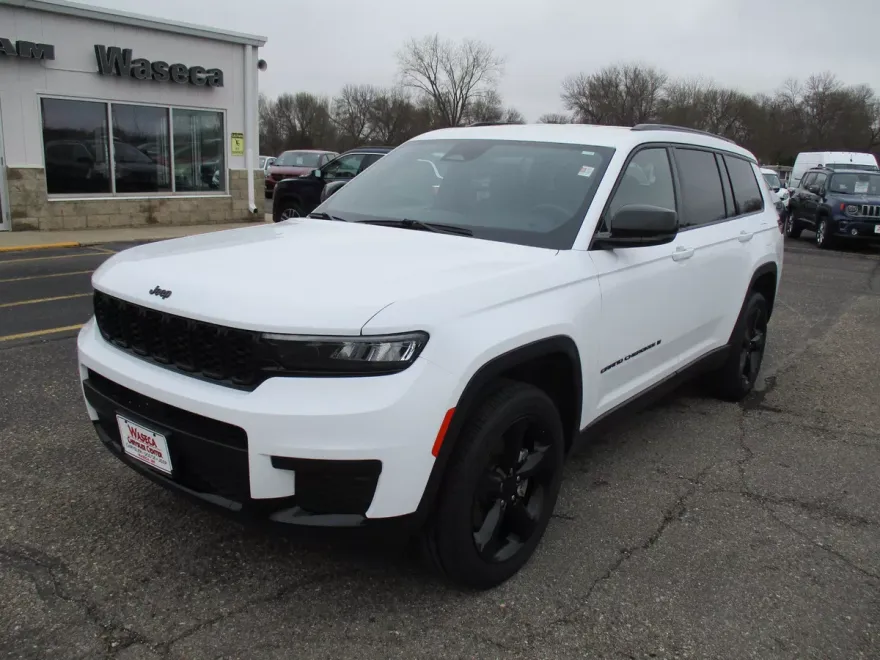 2023 Jeep Grand Cherokee Laredo X photo 1