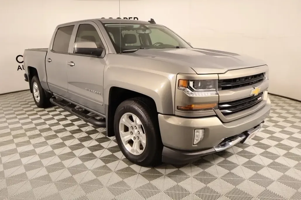 2017 Chevrolet Silverado 1500 LT2 photo 1