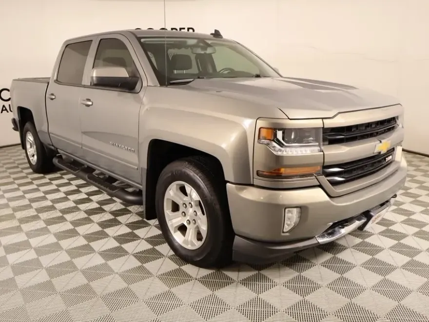 2017 Chevrolet Silverado 1500 LT2 photo 1