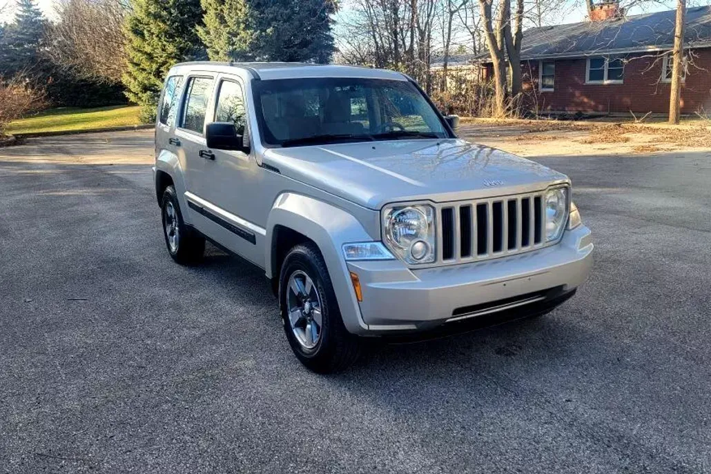 2008 Jeep Liberty Sport photo 1