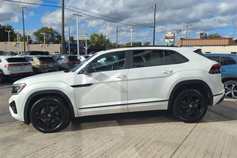 2025 Volkswagen Atlas Cross Sport SEL R-Line photo 1