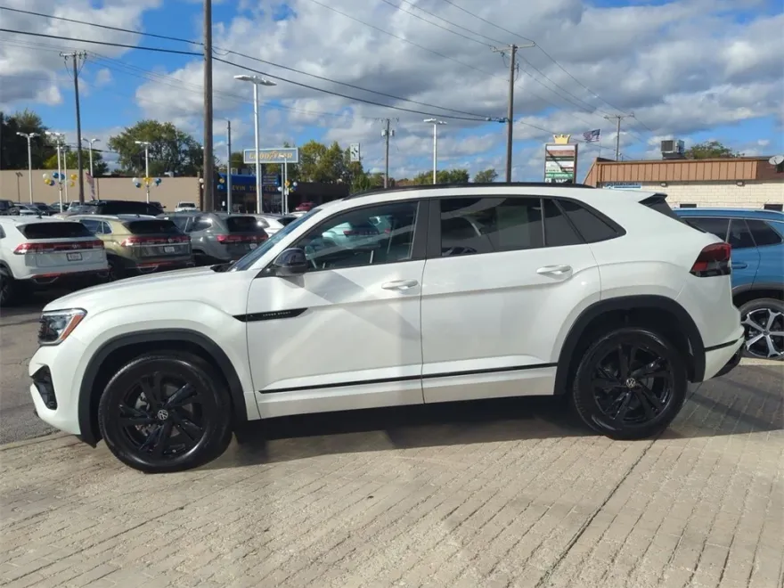 2025 Volkswagen Atlas Cross Sport SEL R-Line photo 1
