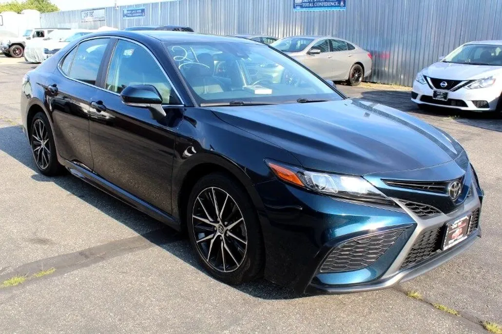 2021 Toyota Camry SE photo 1