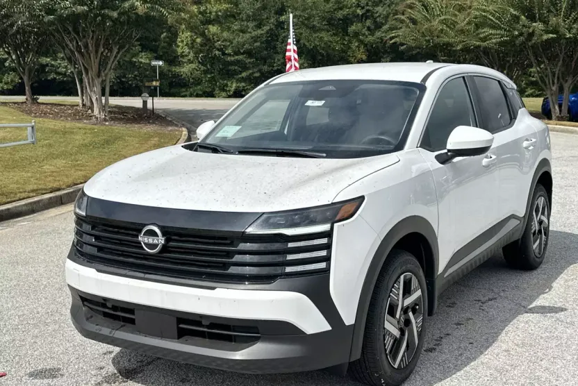 2025 Nissan Kicks SV photo 1