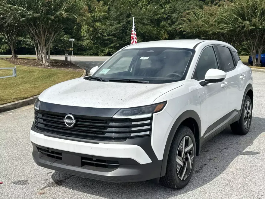 2025 Nissan Kicks SV photo 1