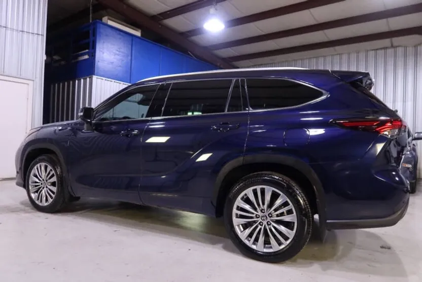 2024 Toyota Highlander Platinum photo 1