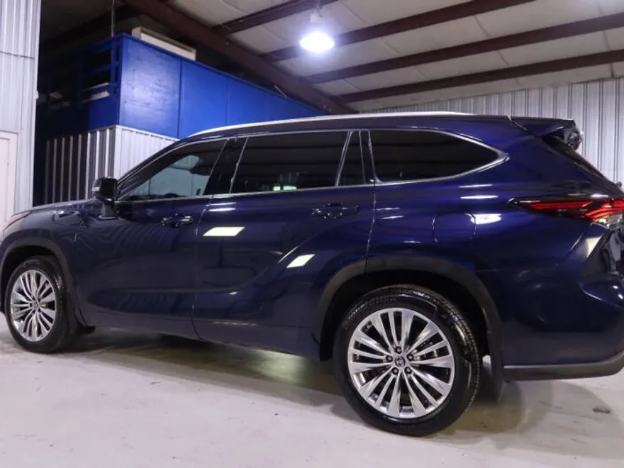 2024 Toyota Highlander Platinum photo 1