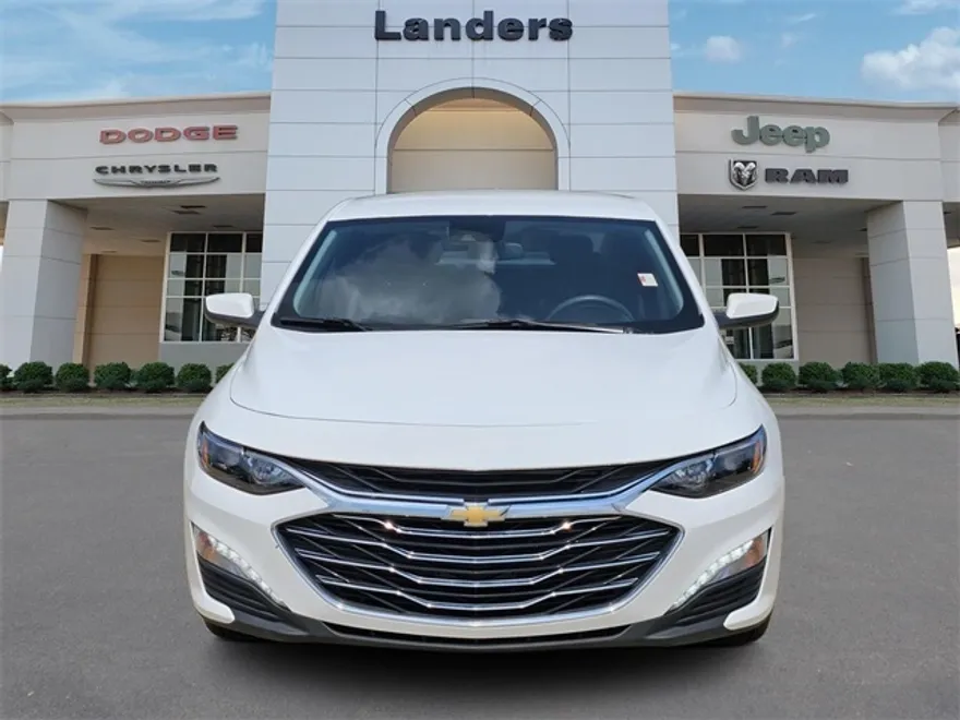 2024 Chevrolet Malibu 1LT photo 1