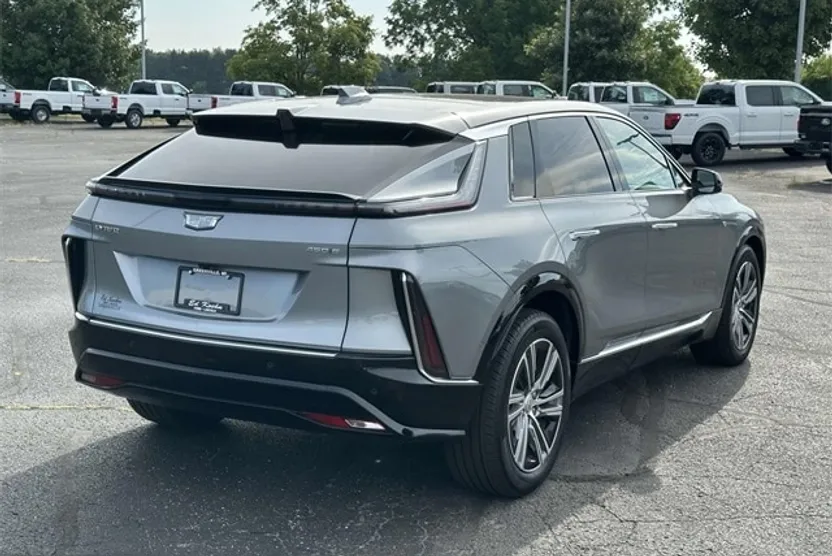 2024 Cadillac Lyriq Luxury photo 1