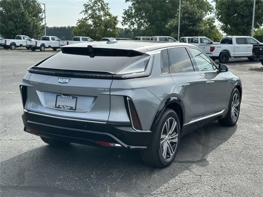 2024 Cadillac Lyriq Luxury photo 1