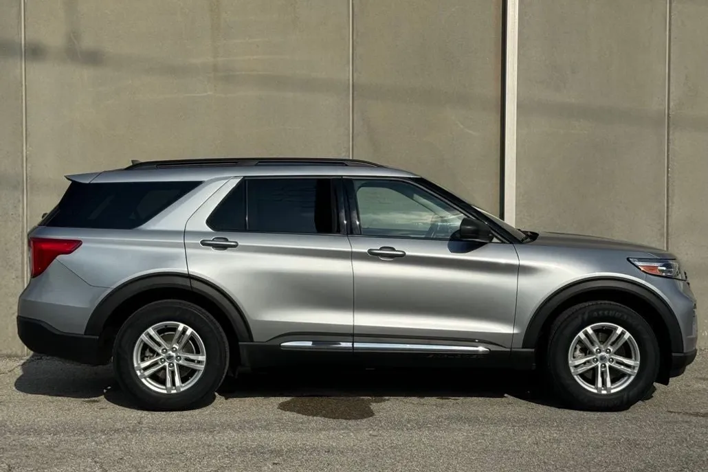 2022 Ford Explorer XLT photo 1