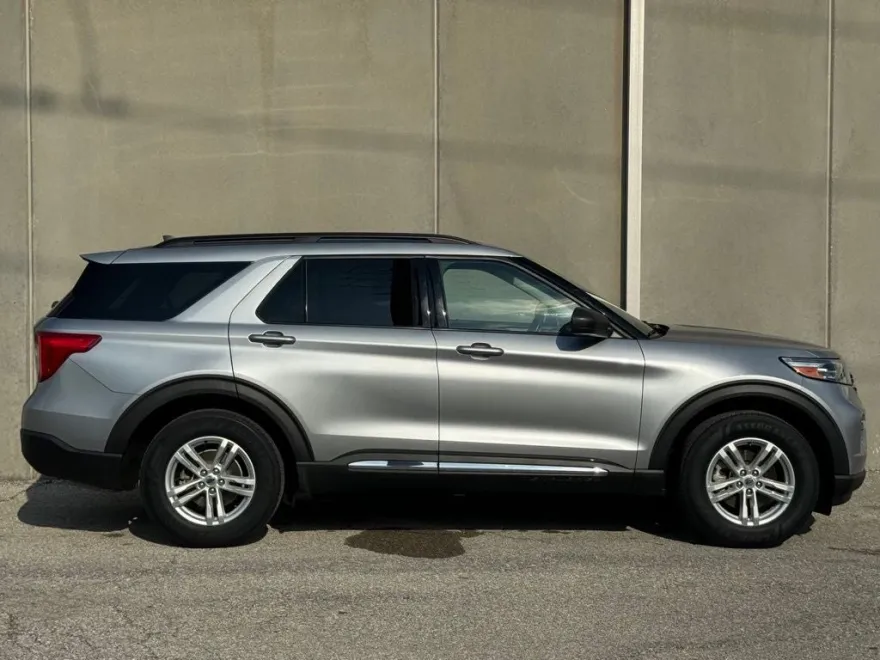 2022 Ford Explorer XLT photo 1