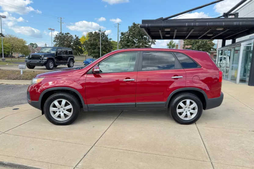 2011 Kia Sorento LX photo 1