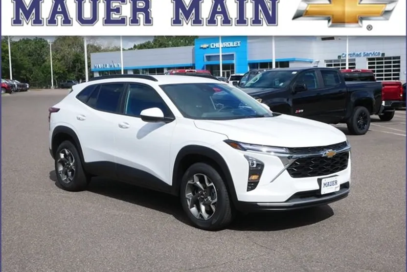 2025 Chevrolet Trax LT photo 1