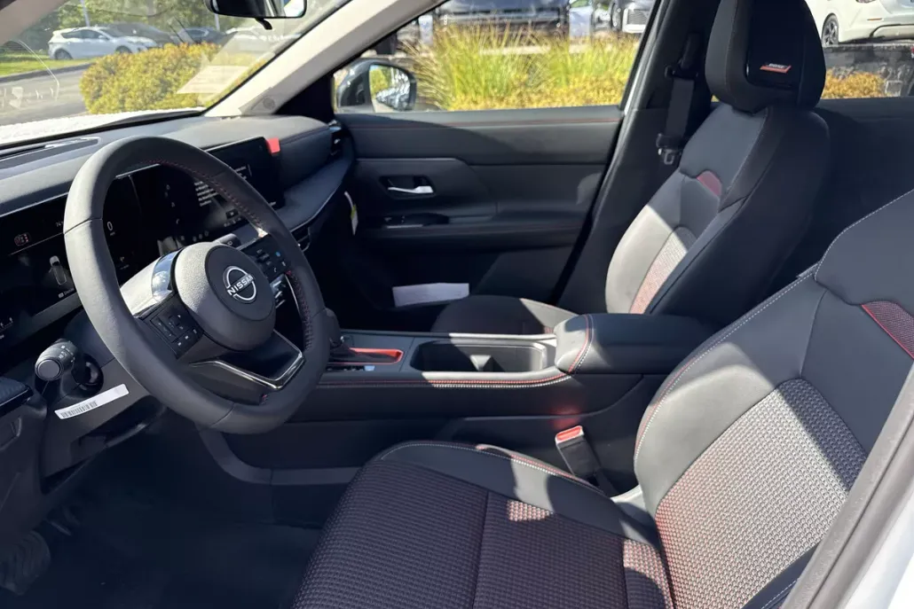 2026 Nissan Kicks SR photo 1