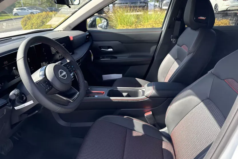 2026 Nissan Kicks SR photo 1