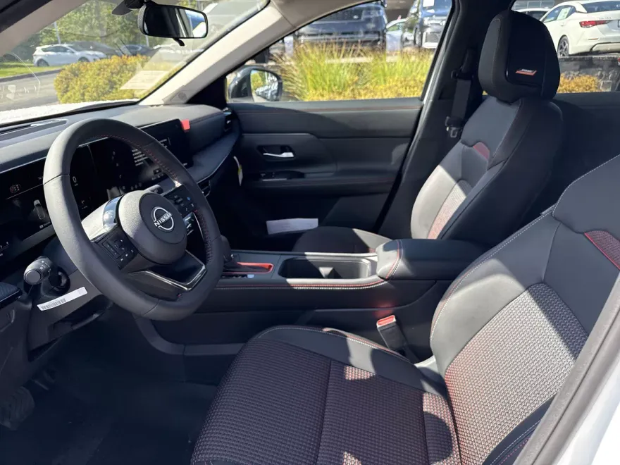 2026 Nissan Kicks SR photo 1