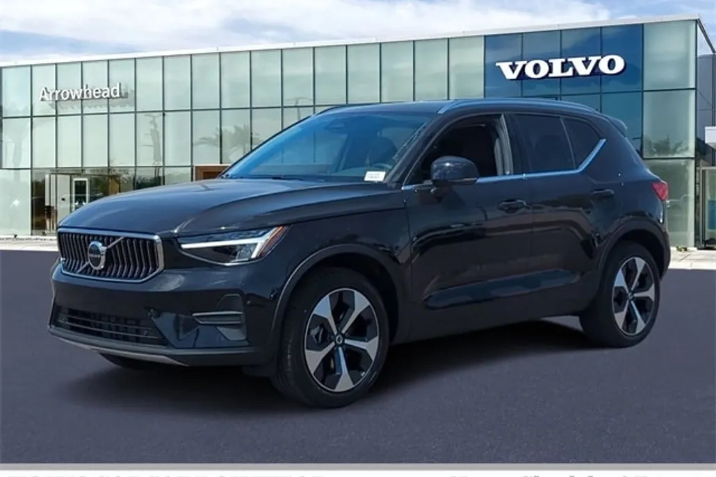 2025 Volvo XC40 Core photo 1