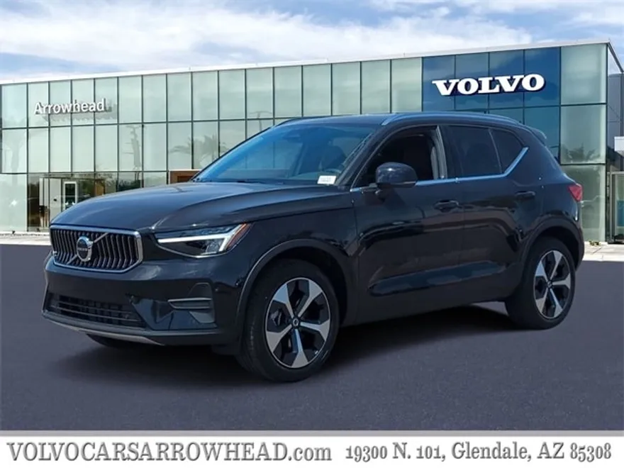 2025 Volvo XC40 Core photo 1