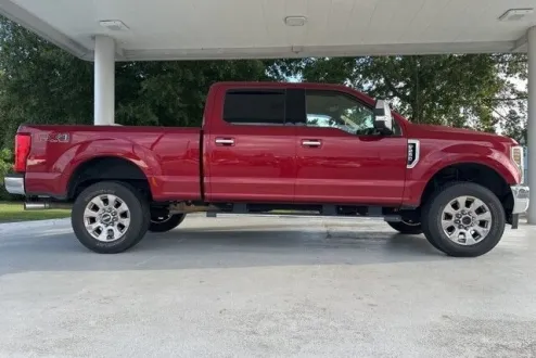 2019 Ford F-250 Lariat photo 2
