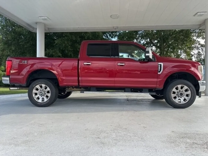 2019 Ford F-250 Lariat photo 2
