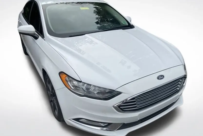 2018 Ford Fusion SE photo 1