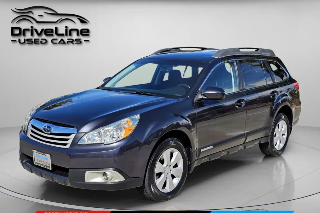 2011 Subaru Outback Premium photo 1