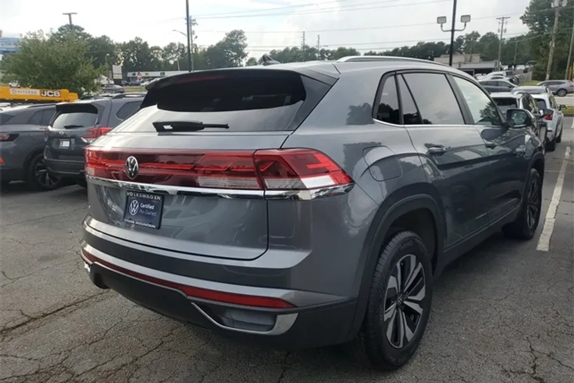 2024 Volkswagen Atlas Cross Sport SE photo 1