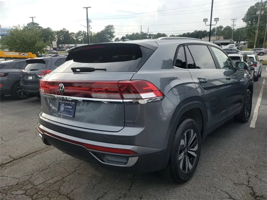 2024 Volkswagen Atlas Cross Sport SE photo 1