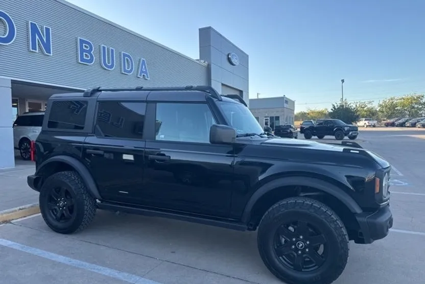 2024 Ford Bronco Black Diamond photo 1