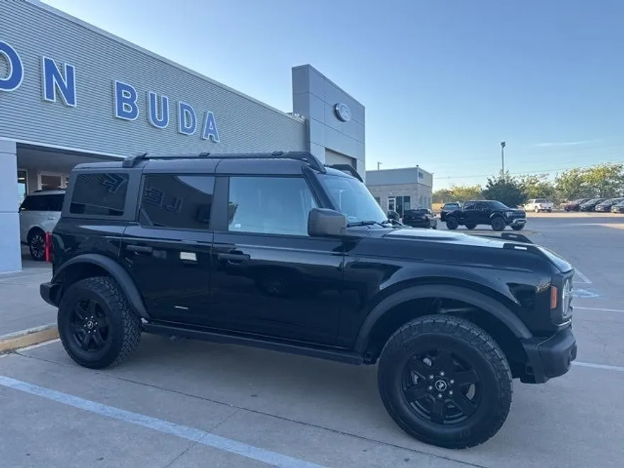 2024 Ford Bronco Black Diamond photo 1