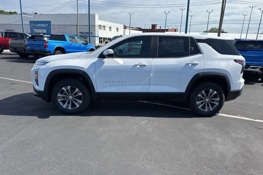 2026 Chevrolet Equinox LT photo 1