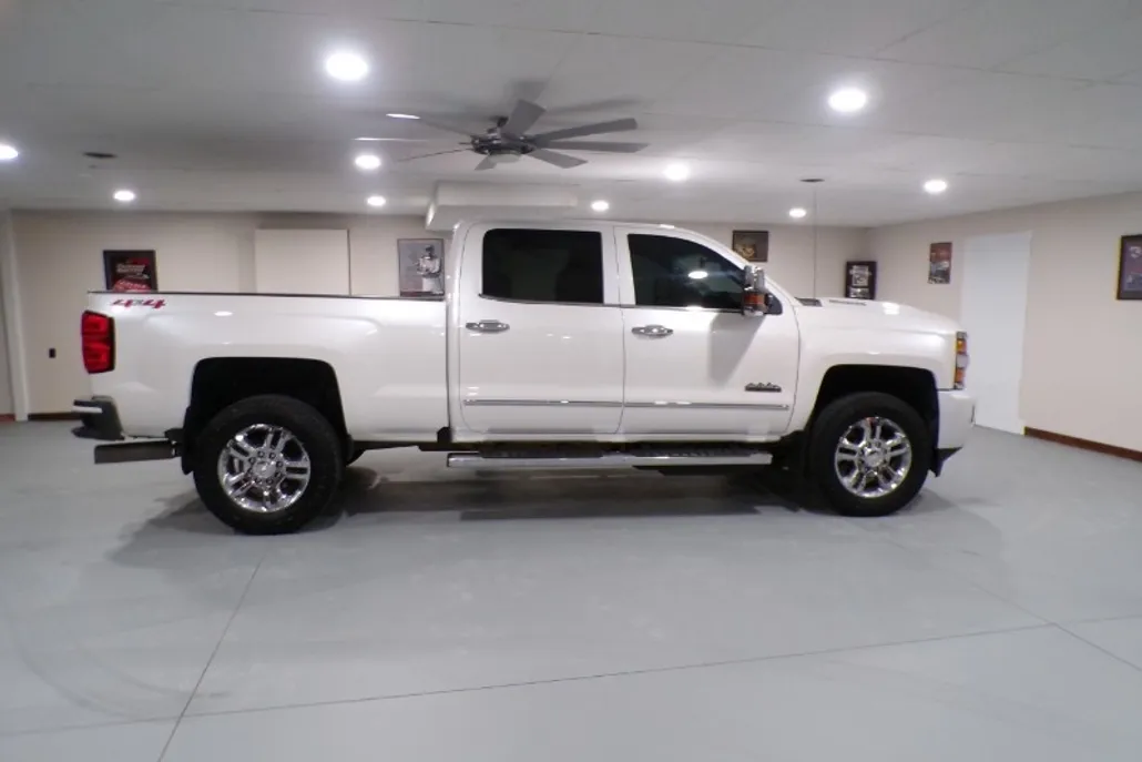 2018 Chevrolet Silverado 2500HD High Country photo 1