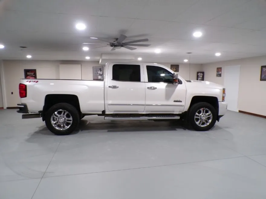 2018 Chevrolet Silverado 2500HD High Country photo 1