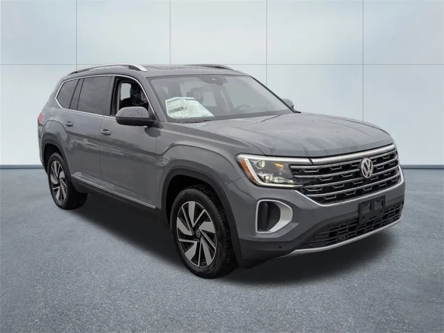 2025 Volkswagen Atlas SEL photo 1