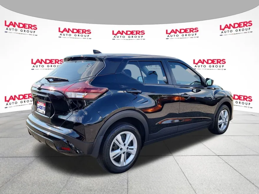 2024 Nissan Kicks S photo 1