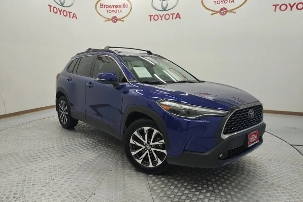 2024 Toyota Corolla Cross XLE photo 1
