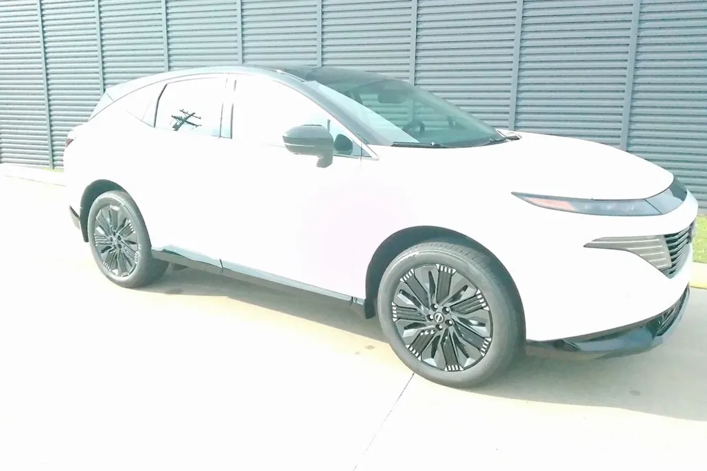 2025 Nissan Murano Platinum photo 1