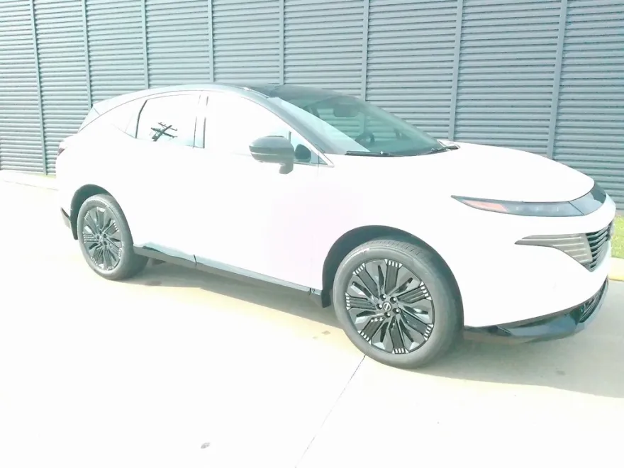 2025 Nissan Murano Platinum photo 1