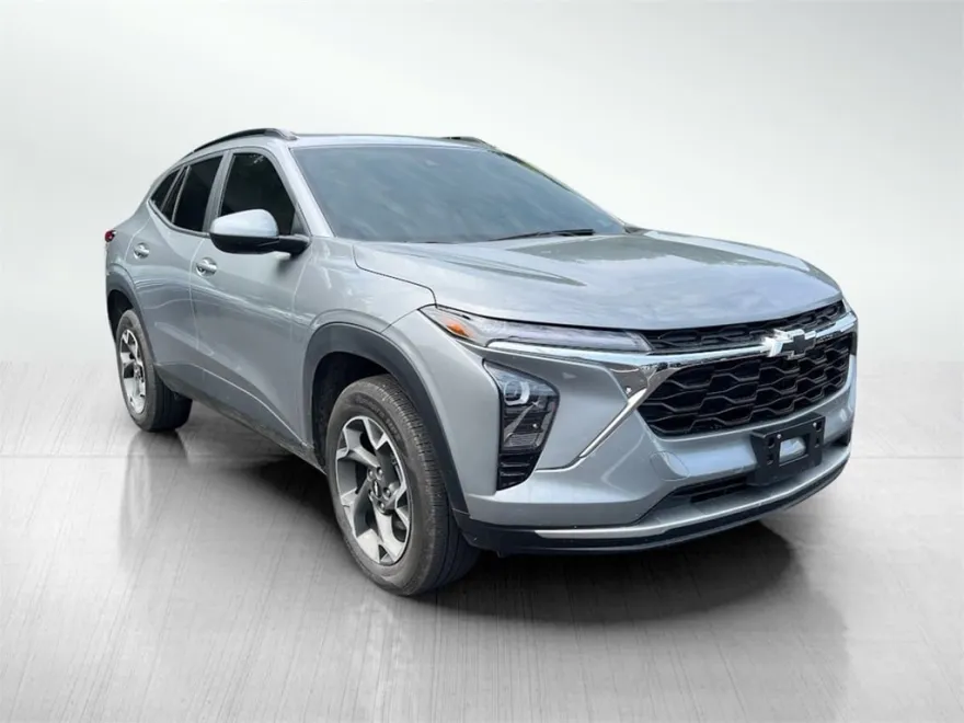 2024 Chevrolet Trax LT photo 1