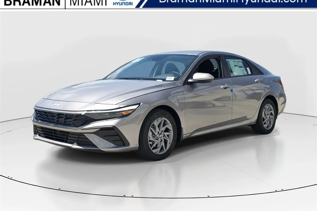 2025 Hyundai Elantra Hybrid photo 1